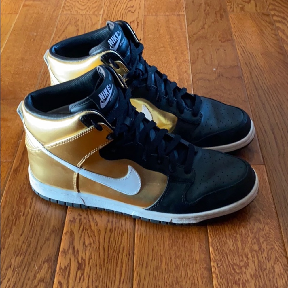 Clean Nike shoes 10.5